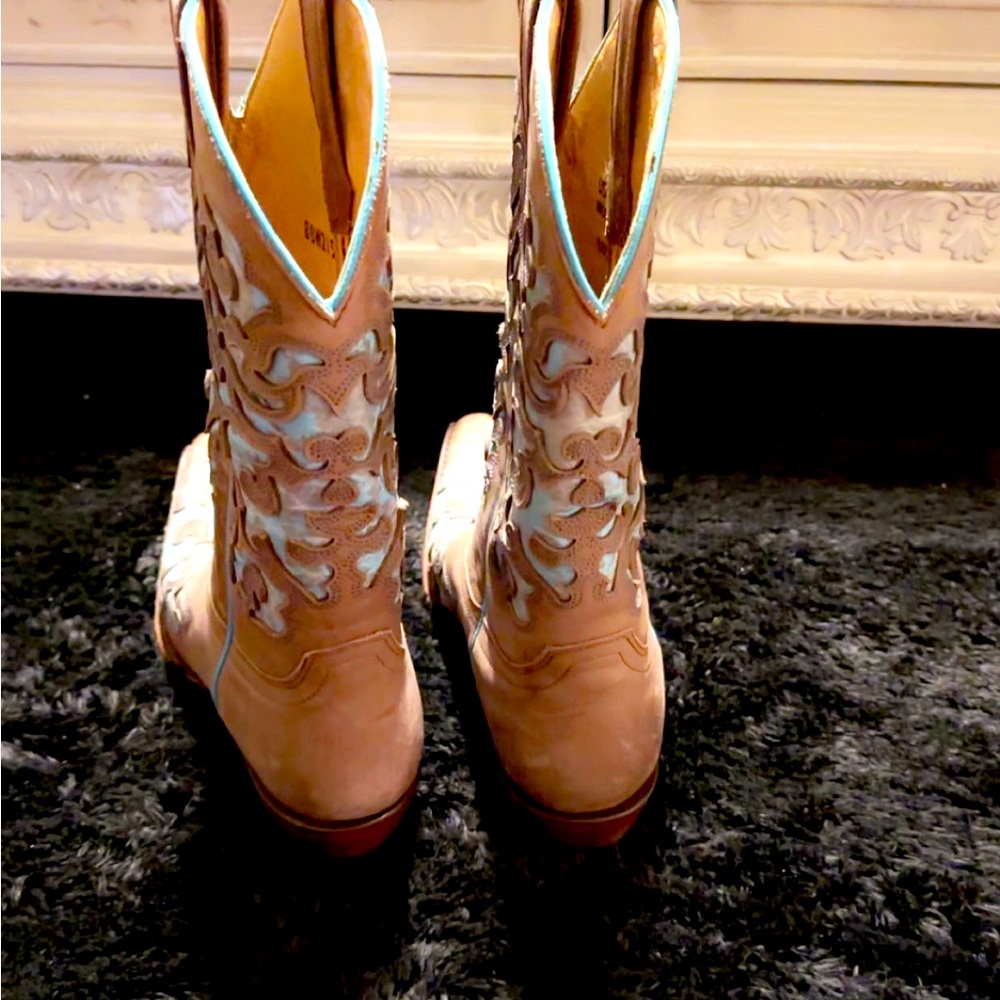 Shayanne size 9 boots